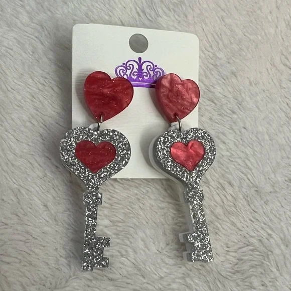 Heart key dangle valentines earrings - Picture 2 of 3